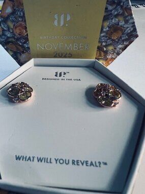 BOMB PARTY NOVEMBER STUD EARRINGS